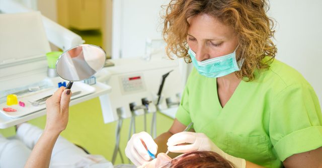 Implantatprophylaxe beim Zahnarzt Dr. Buchmann in Halle (Saale)